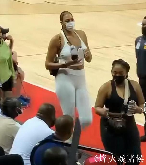 美媒：1米68的网红在一场单挑中战胜2米05的坎贝奇