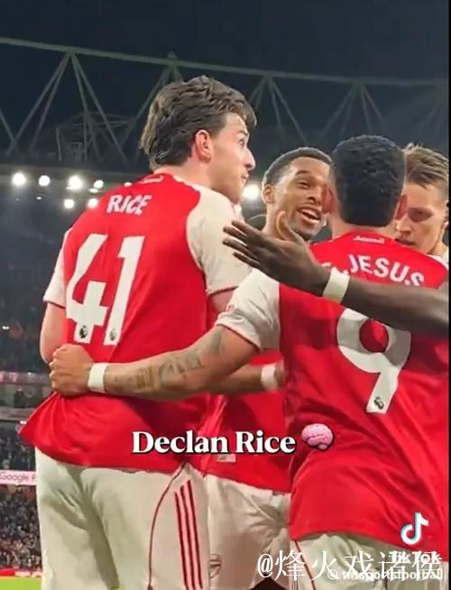 记者：本怀特将因伤至少缺阵1个月！波媒：枪手竞购波兰边路神童